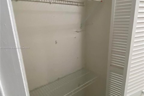 Condominio en venta en Hialeah Gardens, Florida, 1 dormitorio, 70.61 m2 № 1936689 - foto 16