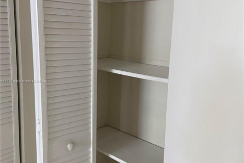 Condominio en venta en Hialeah Gardens, Florida, 1 dormitorio, 70.61 m2 № 1936689 - foto 12