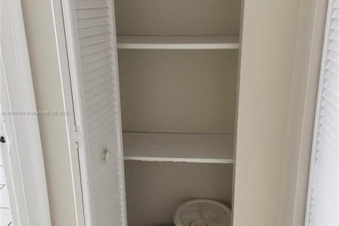 Condominio en venta en Hialeah Gardens, Florida, 1 dormitorio, 70.61 m2 № 1936689 - foto 13