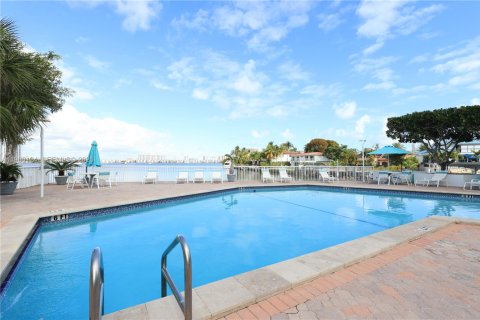 Купить кондоминиум в Норт-Майами-Бич, Флорида 2 спальни, 106.37м2, № 2047726 - фото 4