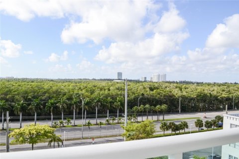 Купить кондоминиум в Норт-Майами-Бич, Флорида 2 спальни, 106.37м2, № 2047726 - фото 16