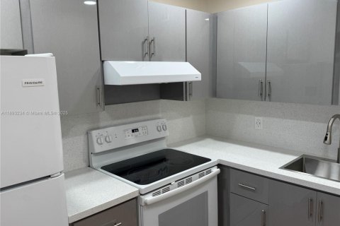 Copropriété à louer à Pembroke Pines, Floride: 2 chambres, 88.54 m2 № 1947251 - photo 3