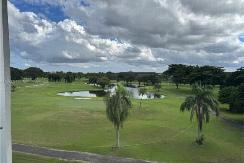 Copropriété à louer à Pembroke Pines, Floride: 2 chambres, 88.54 m2 № 1947251 - photo 18