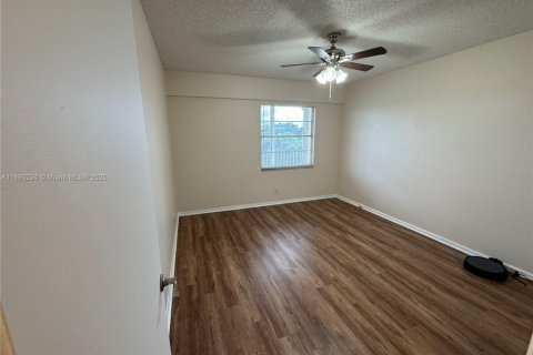 Copropriété à louer à Pembroke Pines, Floride: 2 chambres, 88.54 m2 № 1947251 - photo 12