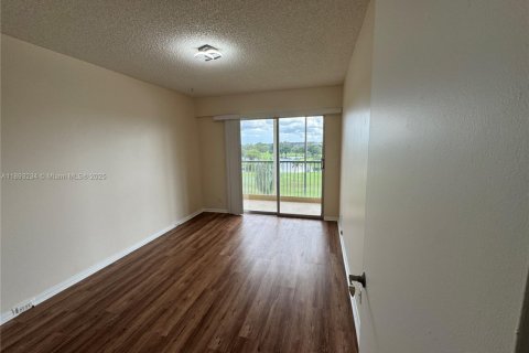 Copropriété à louer à Pembroke Pines, Floride: 2 chambres, 88.54 m2 № 1947251 - photo 15