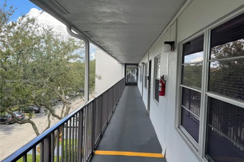 Copropriété à louer à Pembroke Pines, Floride: 2 chambres, 88.54 m2 № 1947251 - photo 22