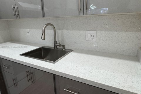 Copropriété à louer à Pembroke Pines, Floride: 2 chambres, 88.54 m2 № 1947251 - photo 4