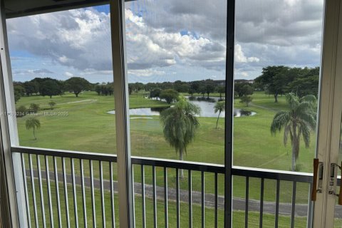 Copropriété à louer à Pembroke Pines, Floride: 2 chambres, 88.54 m2 № 1947251 - photo 17