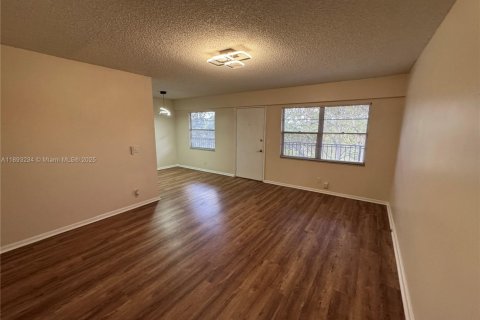 Copropriété à louer à Pembroke Pines, Floride: 2 chambres, 88.54 m2 № 1947251 - photo 6