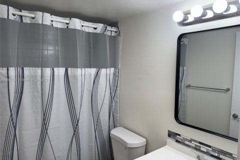 Copropriété à louer à Pembroke Pines, Floride: 2 chambres, 88.54 m2 № 1947251 - photo 11