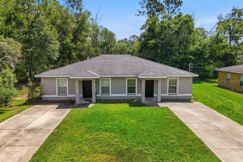 Commercial property in Citrus Springs, Florida 4 bedrooms, 162.58 sq.m. № 2213284