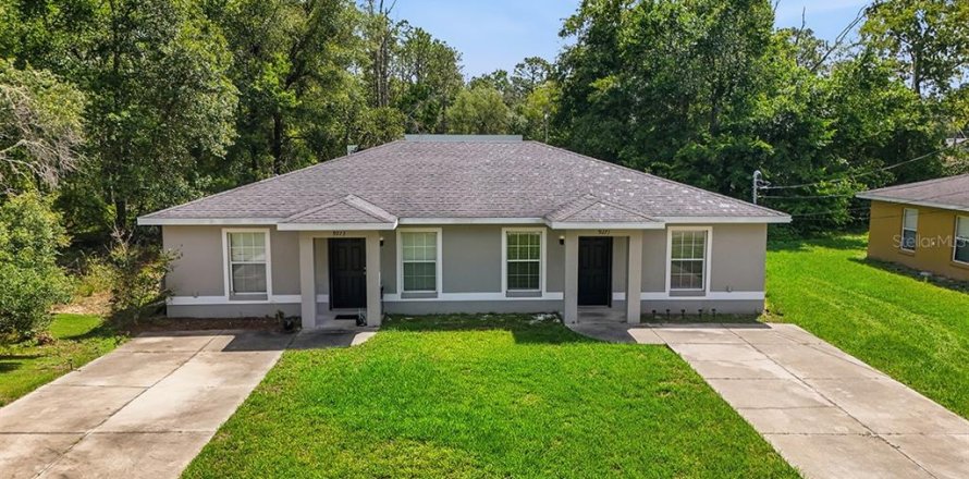Commercial property in Citrus Springs, Florida 4 bedrooms, 162.58 sq.m. № 2213284