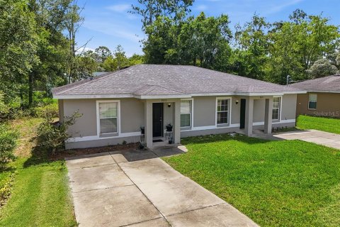 Commercial property in Citrus Springs, Florida 4 bedrooms, 162.58 sq.m. № 2213284 - photo 2