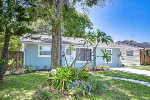 House in Saint Petersburg, Florida 3 bedrooms, 108.05 sq.m. № 1849570 - photo 2