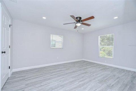 House in Saint Petersburg, Florida 3 bedrooms, 108.05 sq.m. № 1849570 - photo 18