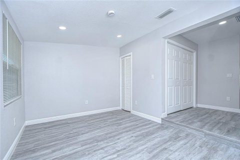 House in Saint Petersburg, Florida 3 bedrooms, 108.05 sq.m. № 1849570 - photo 19