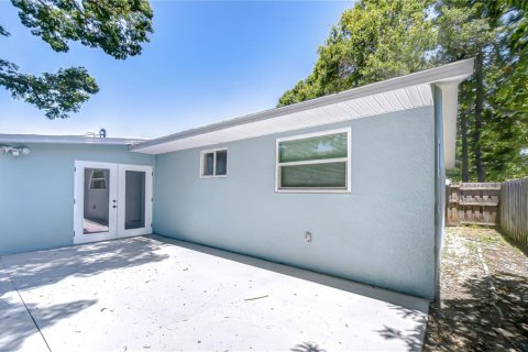 House in Saint Petersburg, Florida 3 bedrooms, 108.05 sq.m. № 1849570 - photo 21