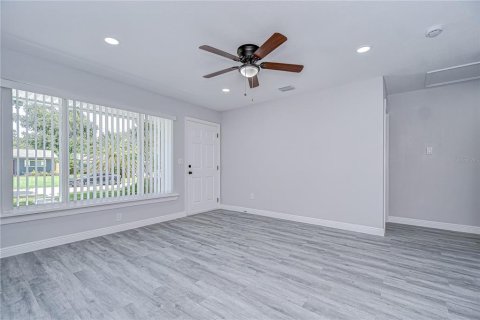House in Saint Petersburg, Florida 3 bedrooms, 108.05 sq.m. № 1849570 - photo 4