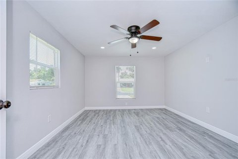 House in Saint Petersburg, Florida 3 bedrooms, 108.05 sq.m. № 1849570 - photo 15