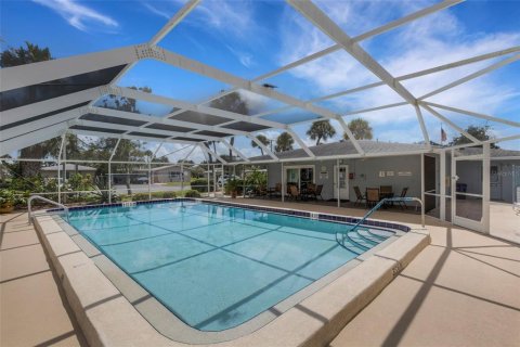 House in Sarasota, Florida 2 bedrooms, 118.45 sq.m. № 1894848 - photo 4