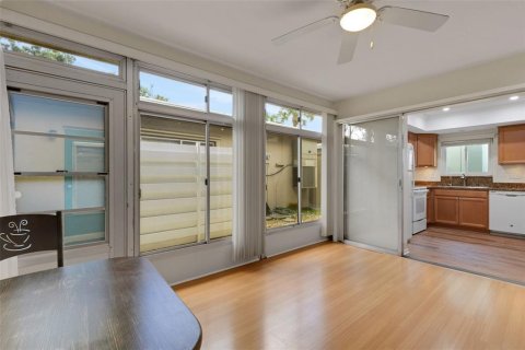 House in Sarasota, Florida 2 bedrooms, 118.45 sq.m. № 1894848 - photo 12