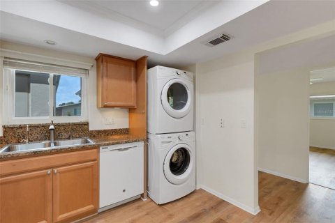Villa ou maison à louer à Sarasota, Floride: 2 chambres, 118.45 m2 № 1894848 - photo 5