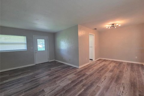 House in Lakeland, Florida 3 bedrooms, 132.94 sq.m. № 1912437 - photo 5