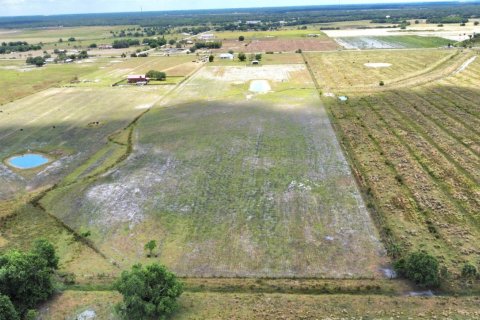 Casa en venta en Okeechobee, Florida, 3 dormitorios, 305.93 m2 № 1163189 - foto 1