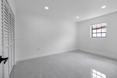 Casa en venta en Miami, Florida, 5 dormitorios, 167.32 m2 № 1967206 - foto 19