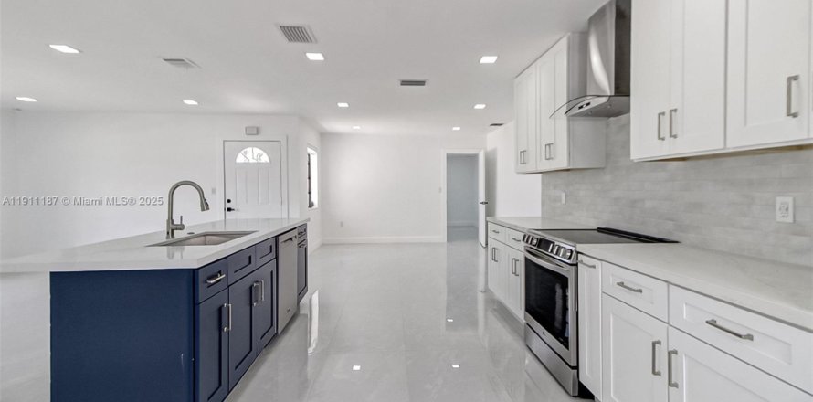 Casa en Miami, Florida 5 dormitorios, 167.32 m2 № 1967206