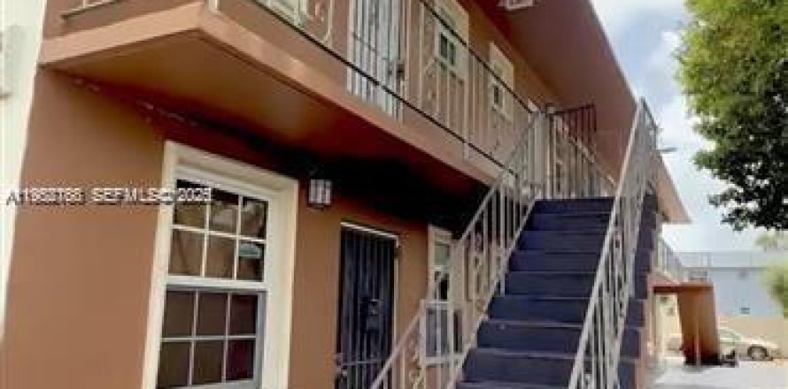 Propiedad comercial en Miami, Florida 457.82 m2 № 2017535