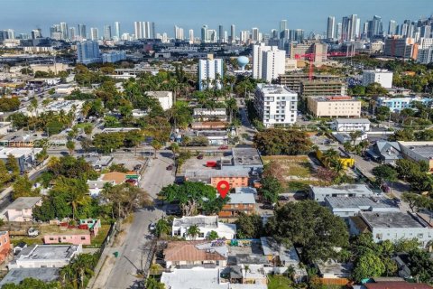 Propiedad comercial en venta en Miami, Florida, 457.82 m2 № 2017535 - foto 14