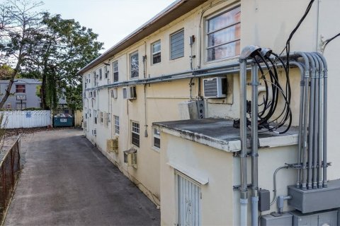 Propiedad comercial en venta en Miami, Florida, 457.82 m2 № 2017535 - foto 11