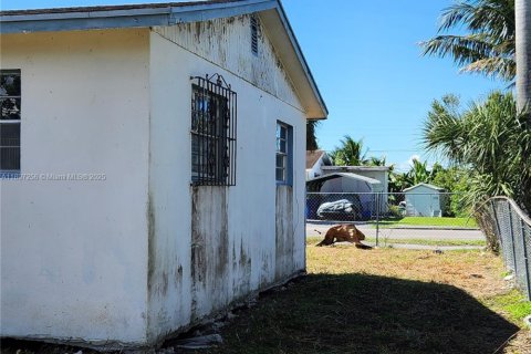Villa ou maison à vendre à South Bay, Floride: 3 chambres, 86.96 m2 № 1948922 - photo 6