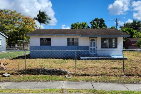 Villa ou maison à vendre à South Bay, Floride: 3 chambres, 86.96 m2 № 1948922 - photo 2