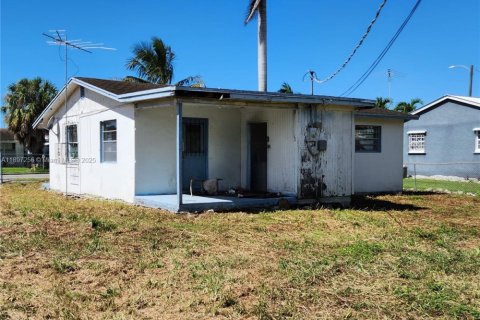 Villa ou maison à vendre à South Bay, Floride: 3 chambres, 86.96 m2 № 1948922 - photo 4