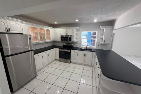 Villa ou maison à louer à Miramar, Floride: 2 chambres № 1965360 - photo 3