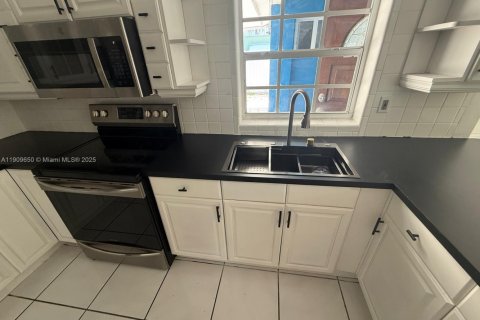 Villa ou maison à louer à Miramar, Floride: 2 chambres № 1965360 - photo 7