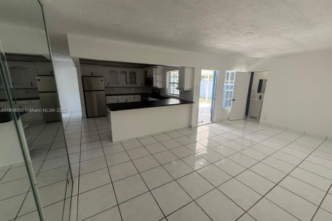 Villa ou maison à louer à Miramar, Floride: 2 chambres № 1965360 - photo 4