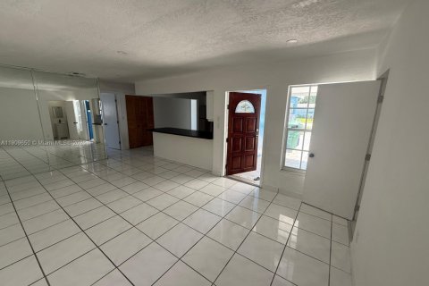 Villa ou maison à louer à Miramar, Floride: 2 chambres № 1965360 - photo 1