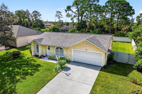 House in Palm Bay, Florida 3 bedrooms, 110.74 sq.m. № 1908080 - photo 2
