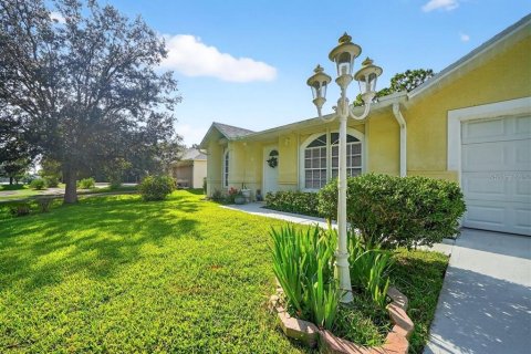 House in Palm Bay, Florida 3 bedrooms, 110.74 sq.m. № 1908080 - photo 3