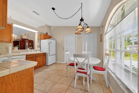 House in Palm Bay, Florida 3 bedrooms, 110.74 sq.m. № 1908080 - photo 12