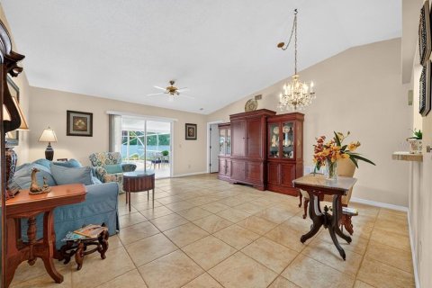 House in Palm Bay, Florida 3 bedrooms, 110.74 sq.m. № 1908080 - photo 17