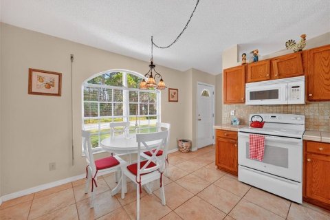 House in Palm Bay, Florida 3 bedrooms, 110.74 sq.m. № 1908080 - photo 9