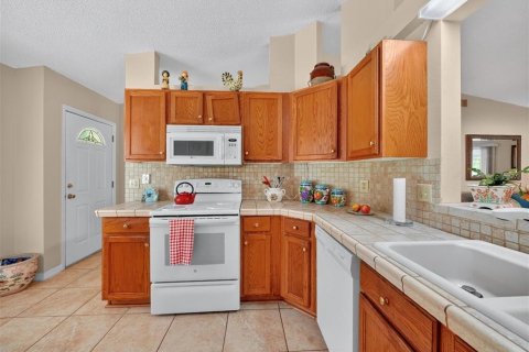 House in Palm Bay, Florida 3 bedrooms, 110.74 sq.m. № 1908080 - photo 10
