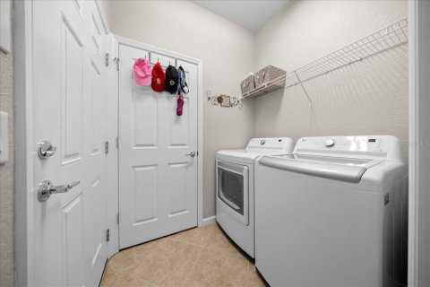 House in Ocala, Florida 2 bedrooms, 148.27 sq.m. № 2151315 - photo 15