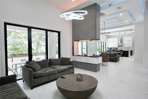 Casa en alquiler en Tampa, Florida, 4 dormitorios, 418.62 m2 № 1691032 - foto 10