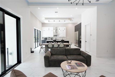 Casa en alquiler en Tampa, Florida, 4 dormitorios, 418.62 m2 № 1691032 - foto 11