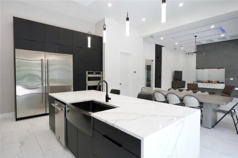 Casa en alquiler en Tampa, Florida, 4 dormitorios, 418.62 m2 № 1691032 - foto 8